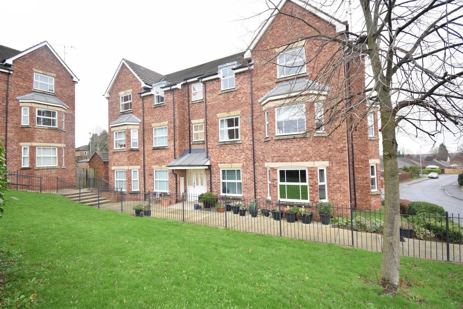 Flat Aston Chase in Wakefield