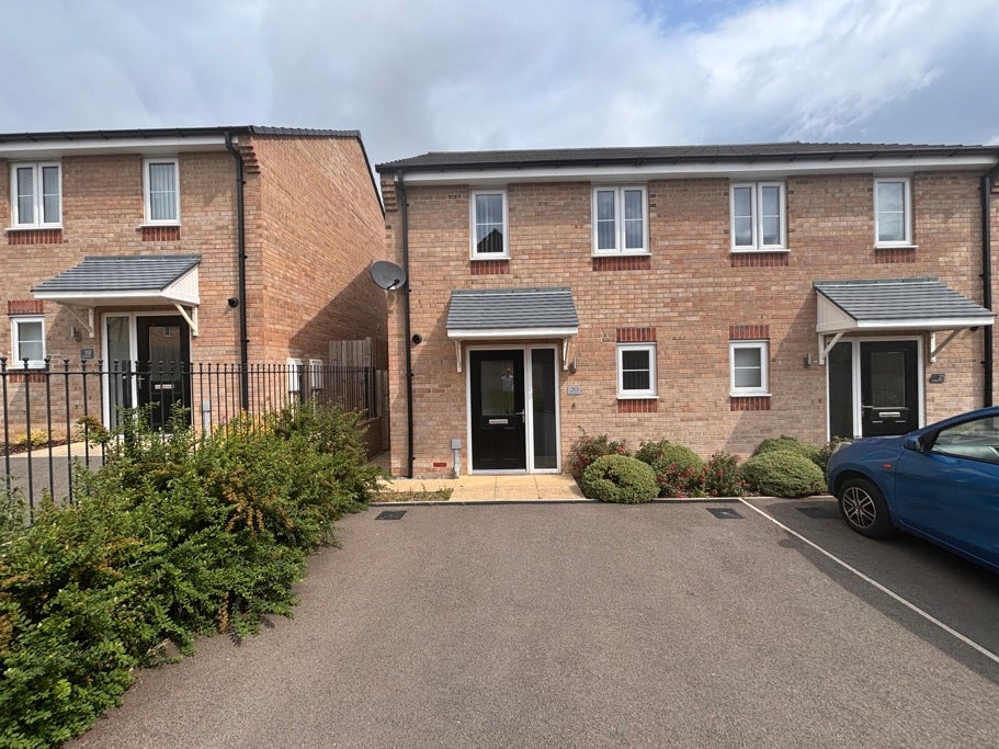 House Carmelite Close in Brompton