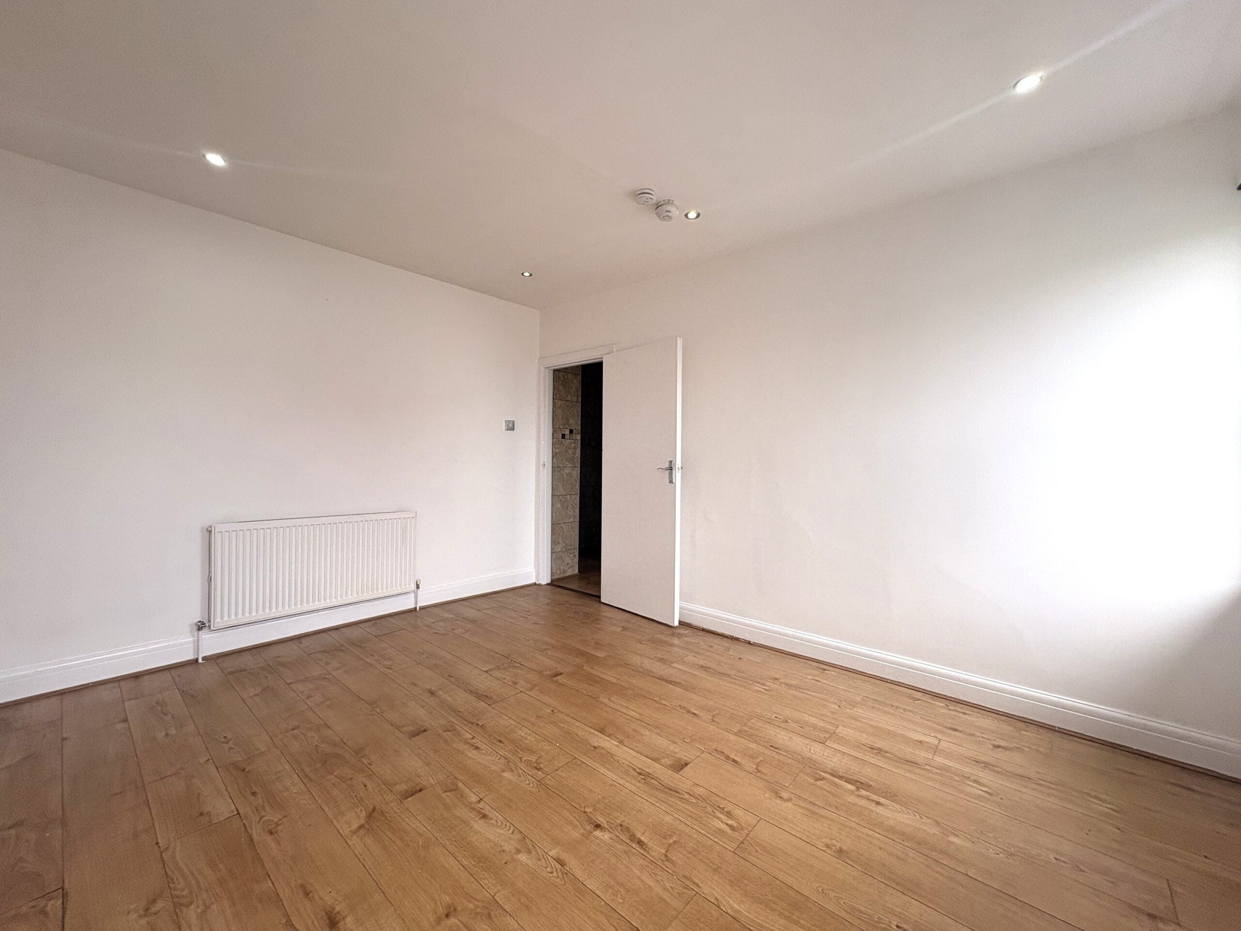 Flat Caerphilly Road in Cardiff