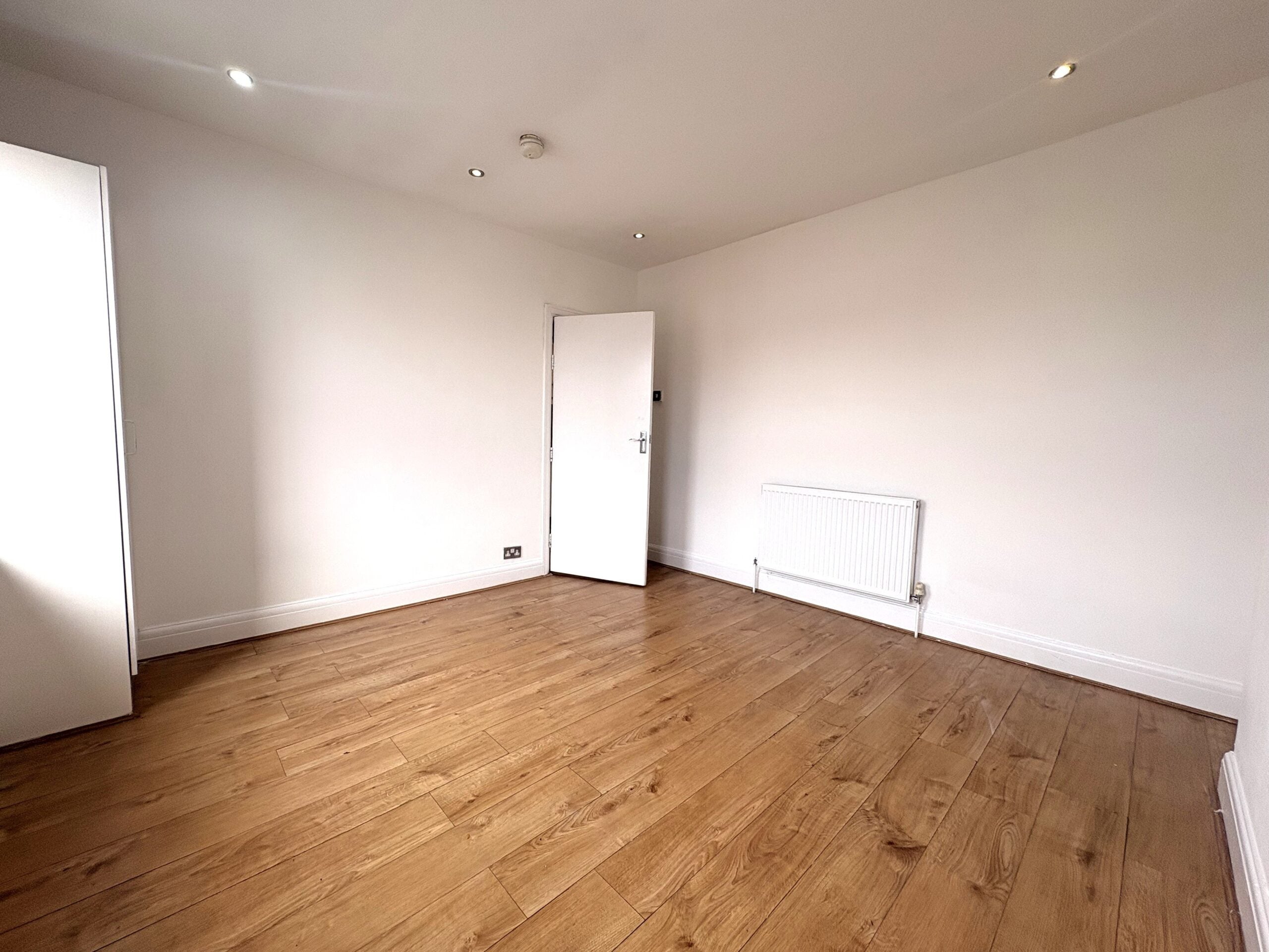 Flat Caerphilly Road in Cardiff