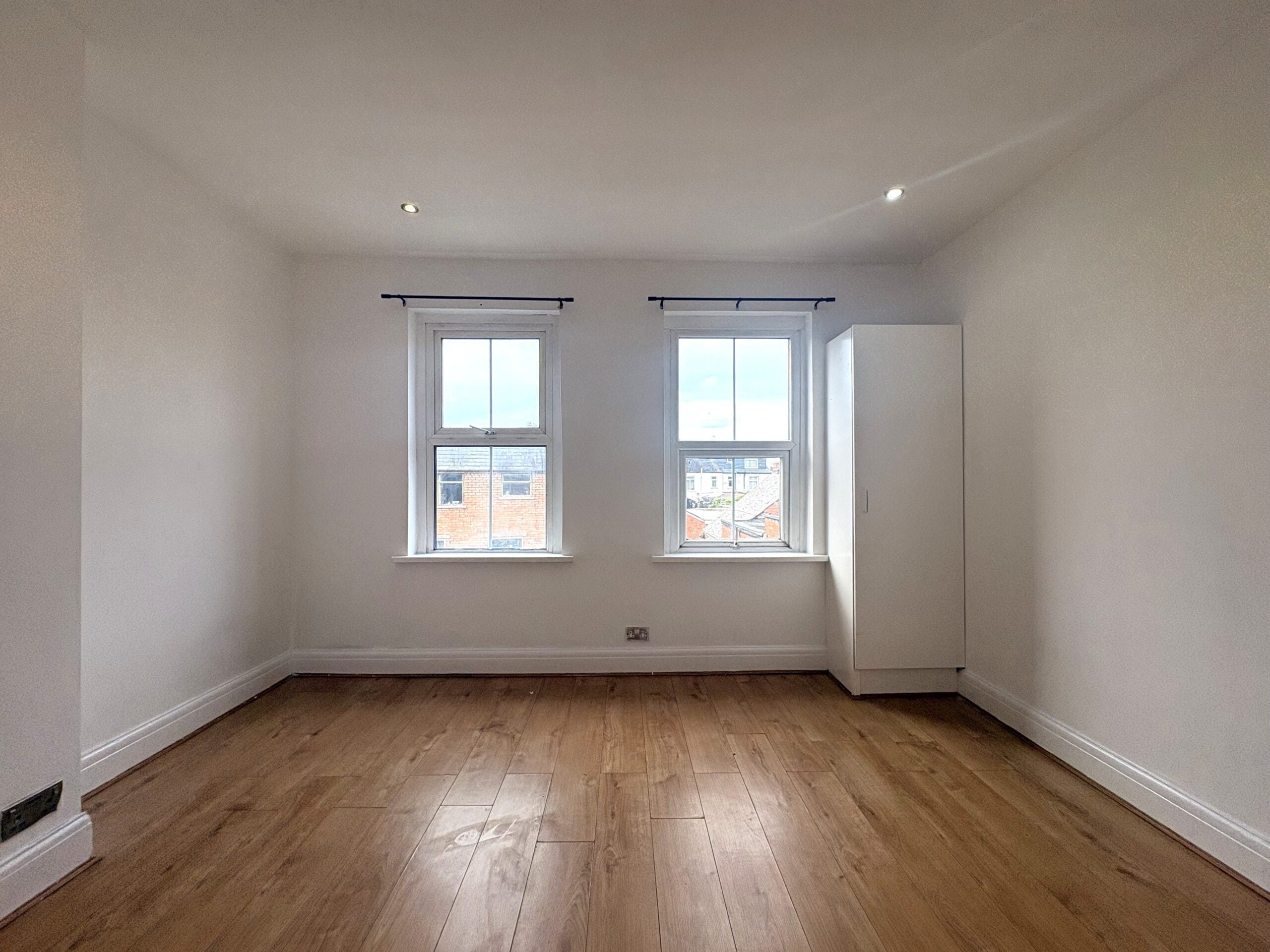 Flat Caerphilly Road in Cardiff