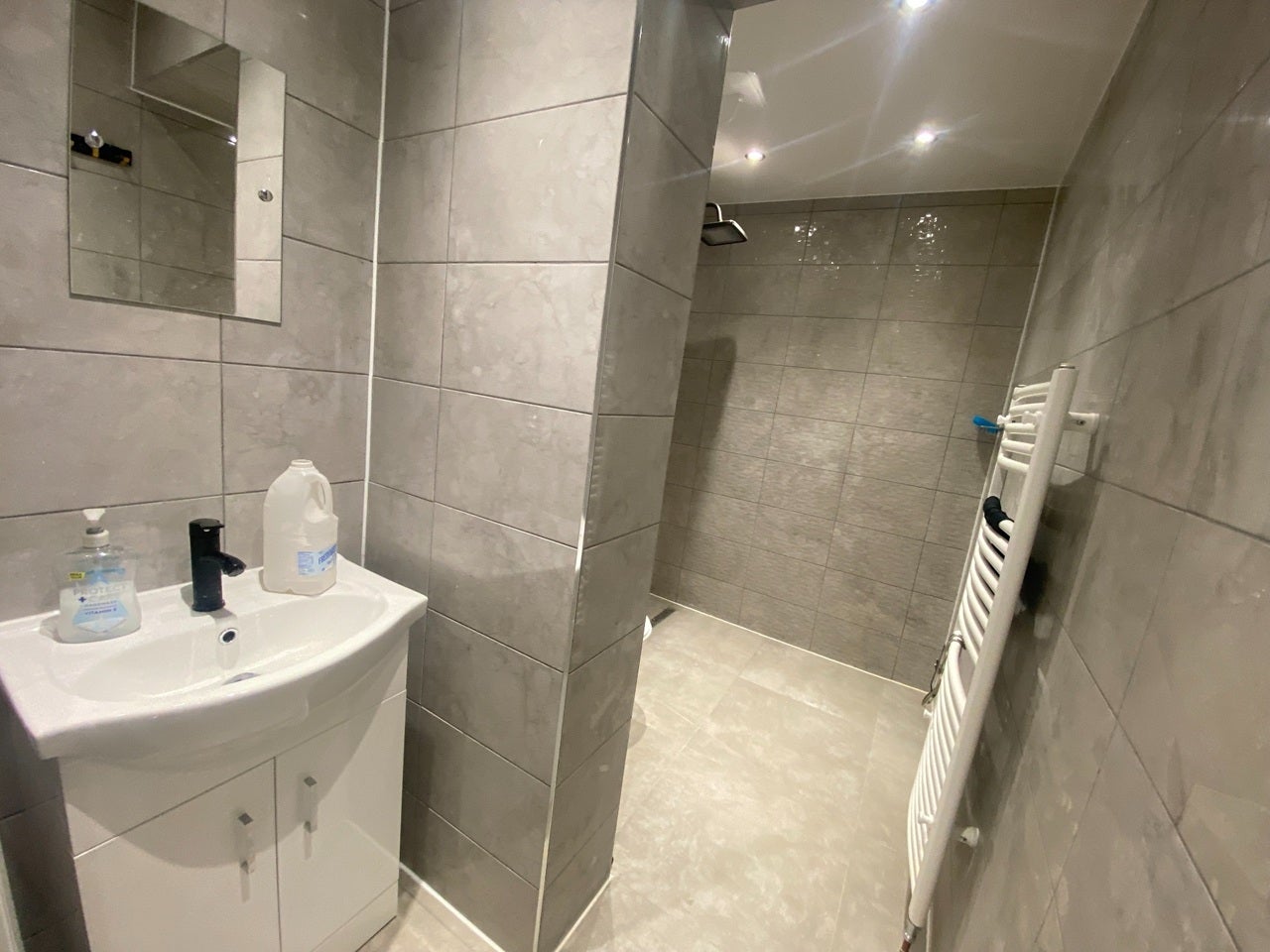 Room Redriffe Road in Greater London