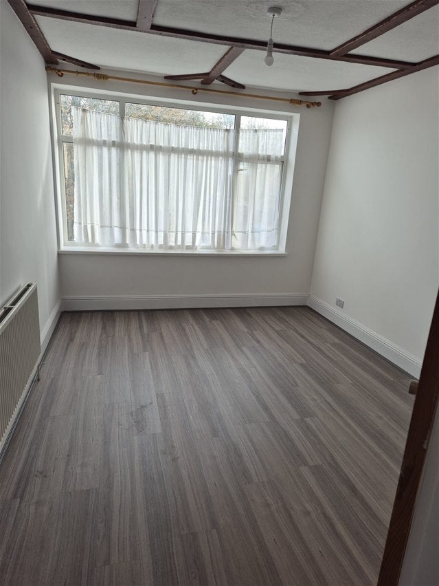 Flat Southcoates Lane in Kingston Upon Hull