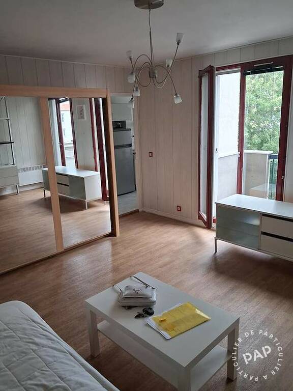 Flat Rue Antoinette Fouque in Paris