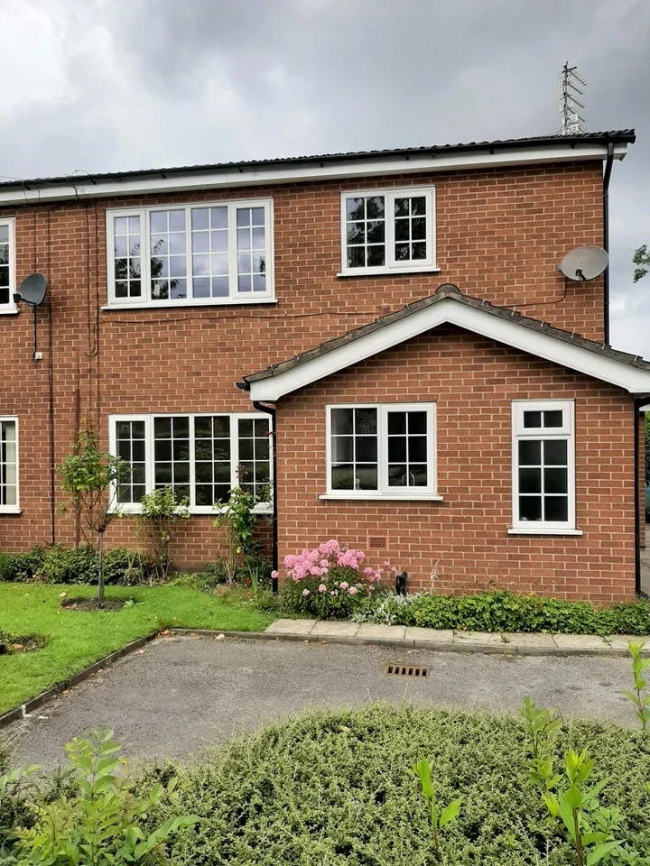 Flat Ravenoak Road in Cheadle Hulme