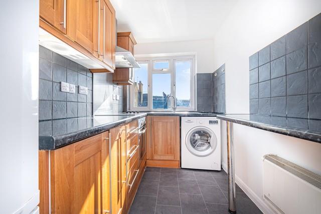 Flat Friern Barnet Lane in Greater London