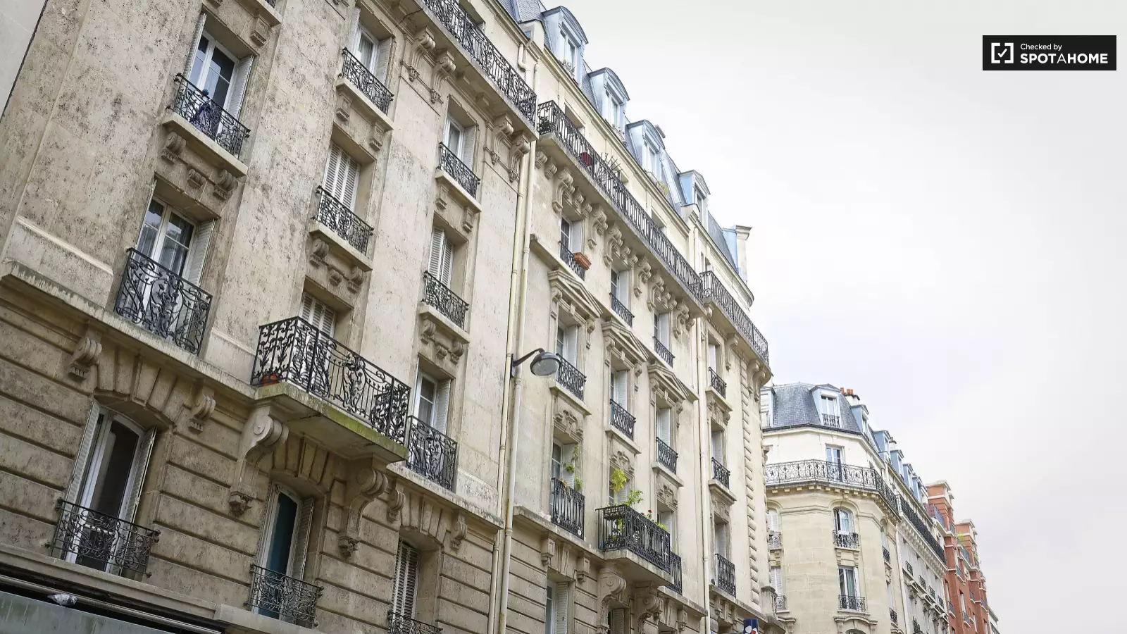 Flat Rue Eugène Gibez in Paris