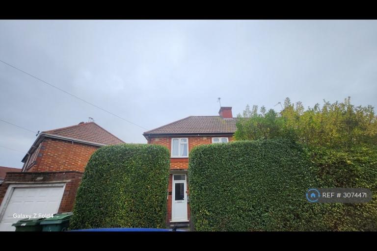House Carlyon Road in Greater London