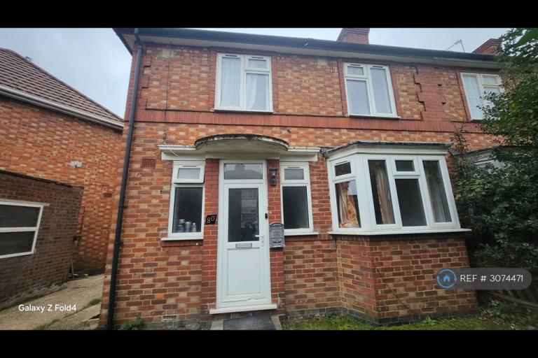 House Carlyon Road in Greater London