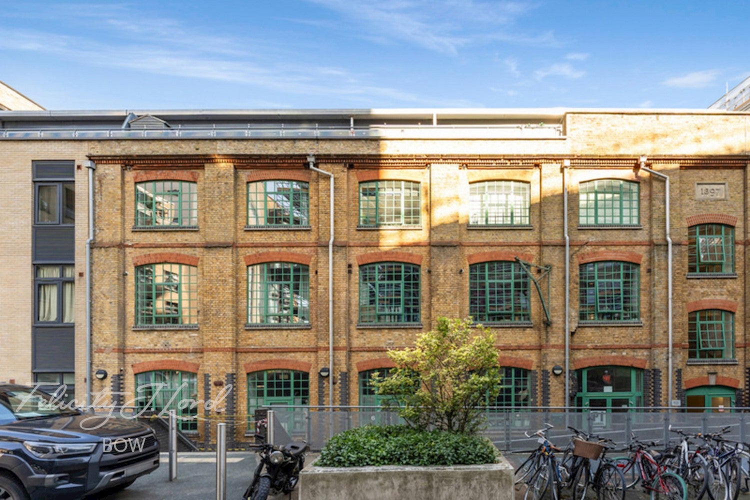 Flat Taylor Place in Greater London