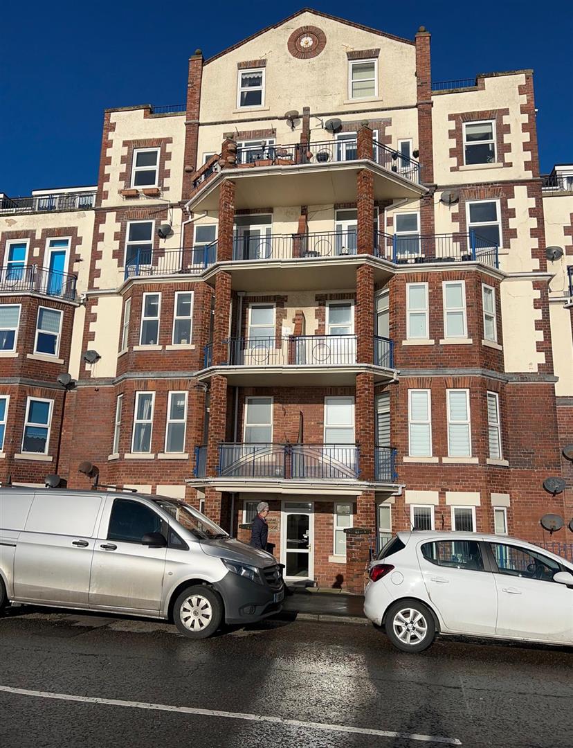Flat South Marine Drive in Bridlington