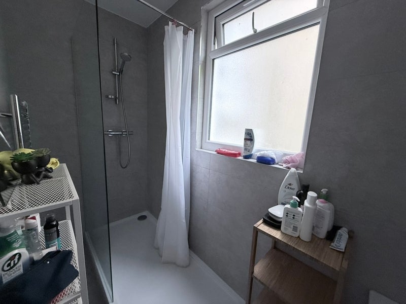 Room New Cross Road in Greater London