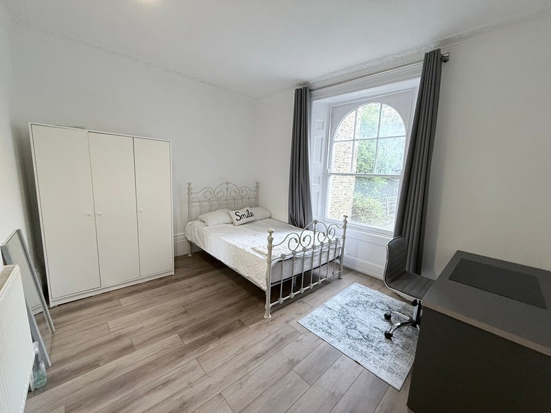Room New Cross Road in Greater London