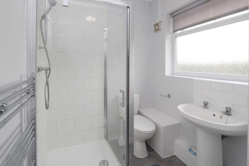 Room Somerset Close in Greater London