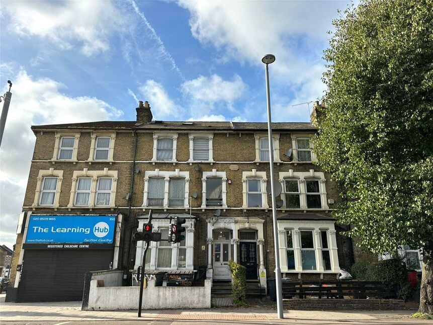 Flat Hoe Street in Greater London