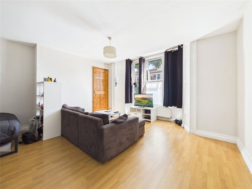 Flat Hoe Street in Greater London