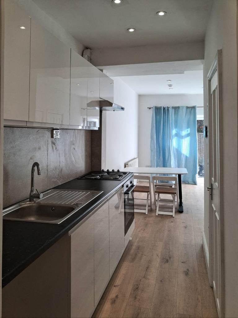 Flat West Barnes Lane in Greater London