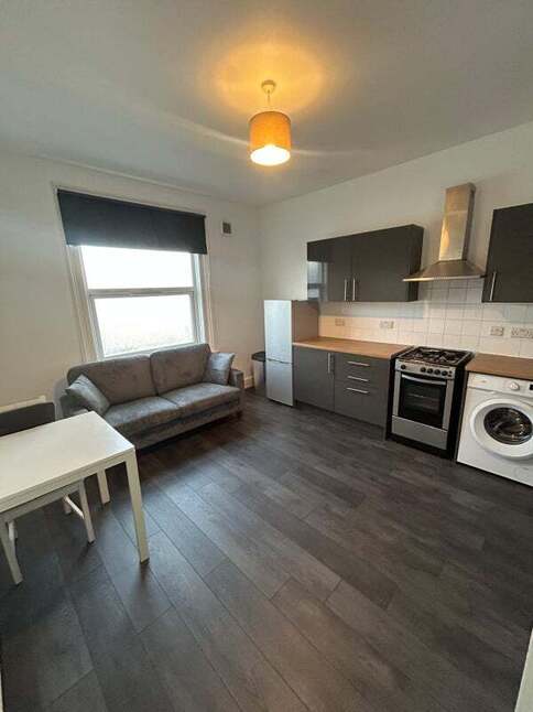 Flat Elm Grove in Portsmouth