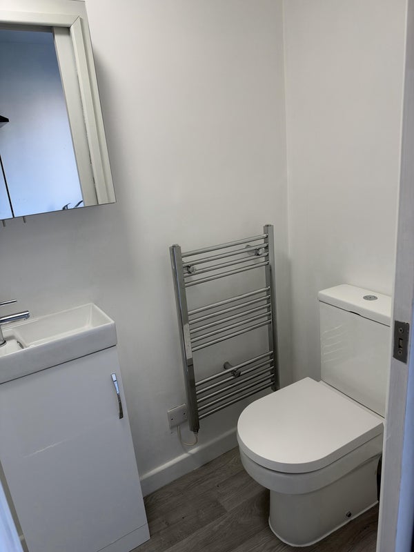 Room Onyx Close in Crawley