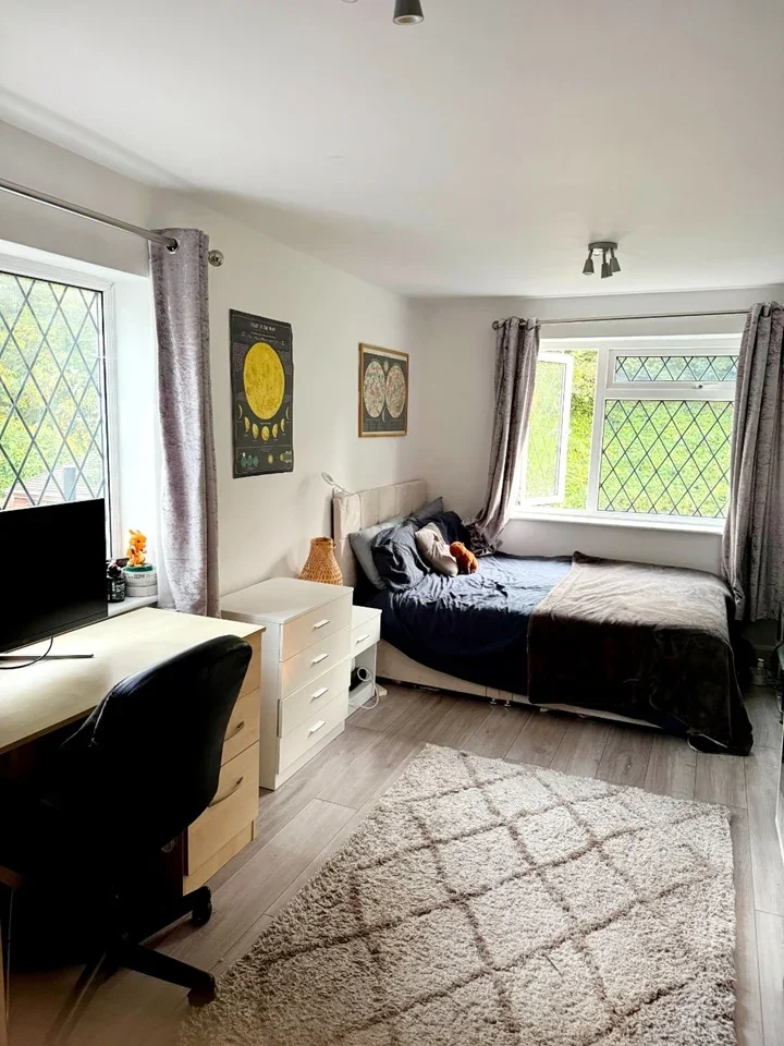 Room Adelphi Road in Epsom and Ewell