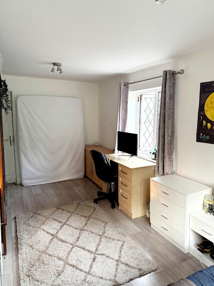 Room Adelphi Road in Epsom and Ewell