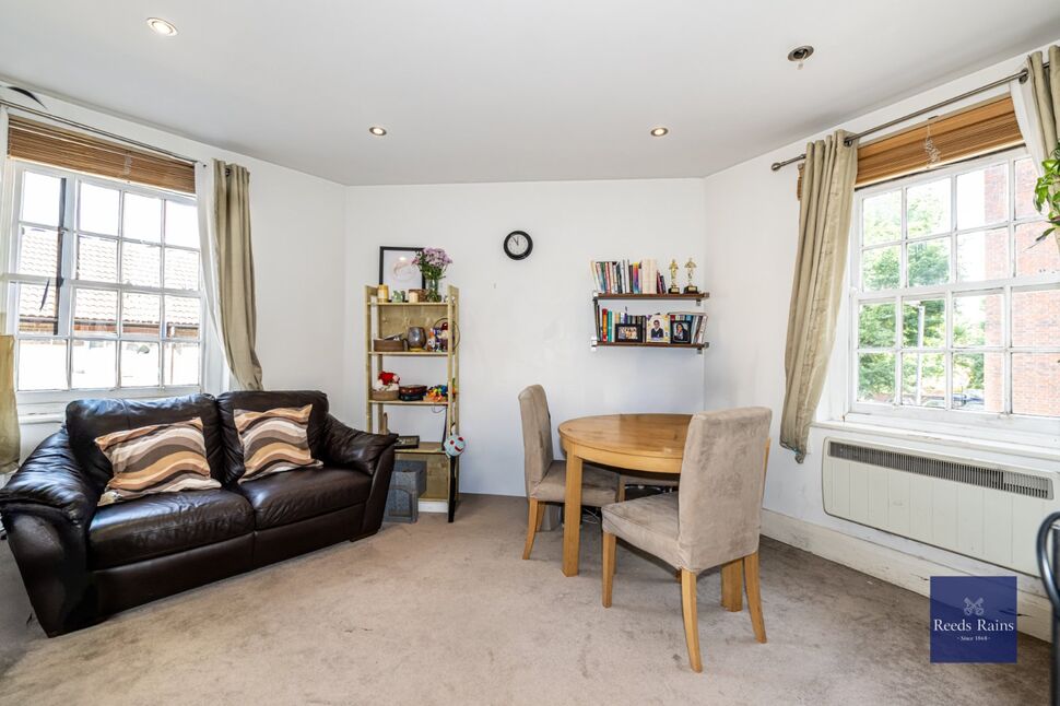 Flat Morley Street in Greater London