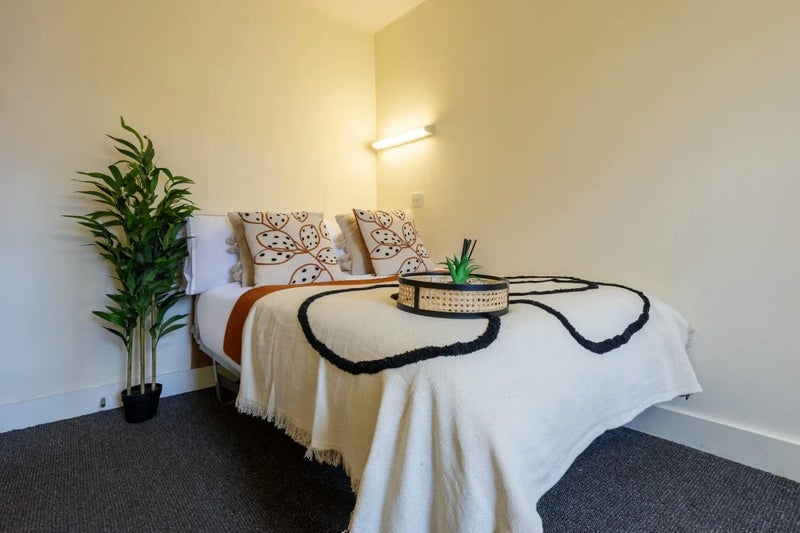 Room Lower Chatham Street in Manchester