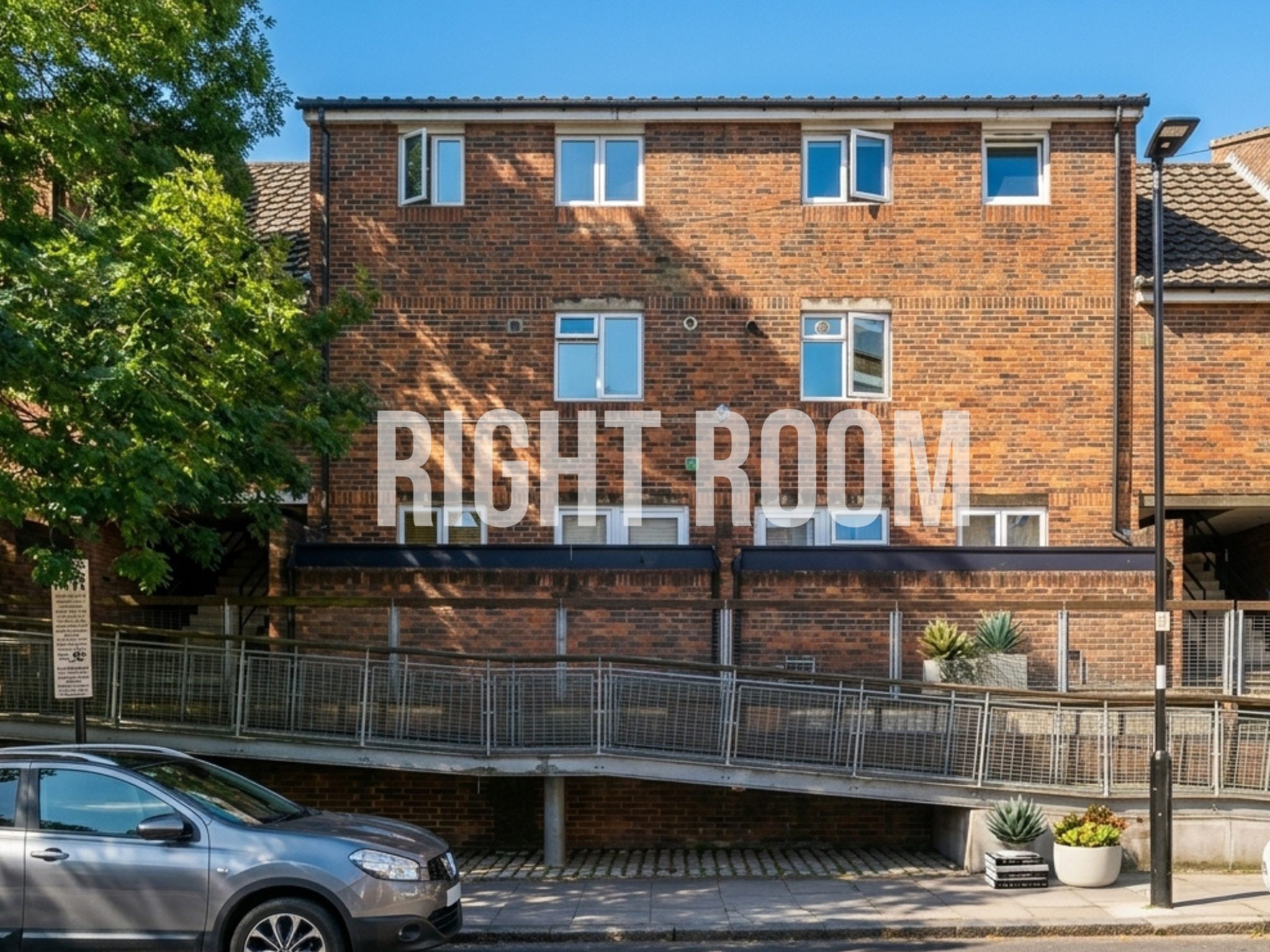 Room Berkeley Road in London