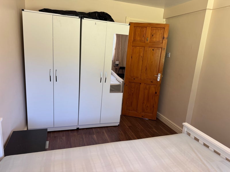 Room Fir Tree Gardens in Greater London