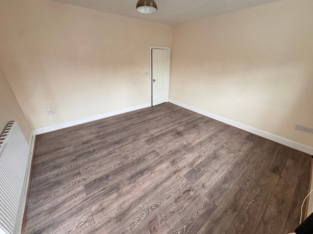 Flat Penn Road in Wolverhampton