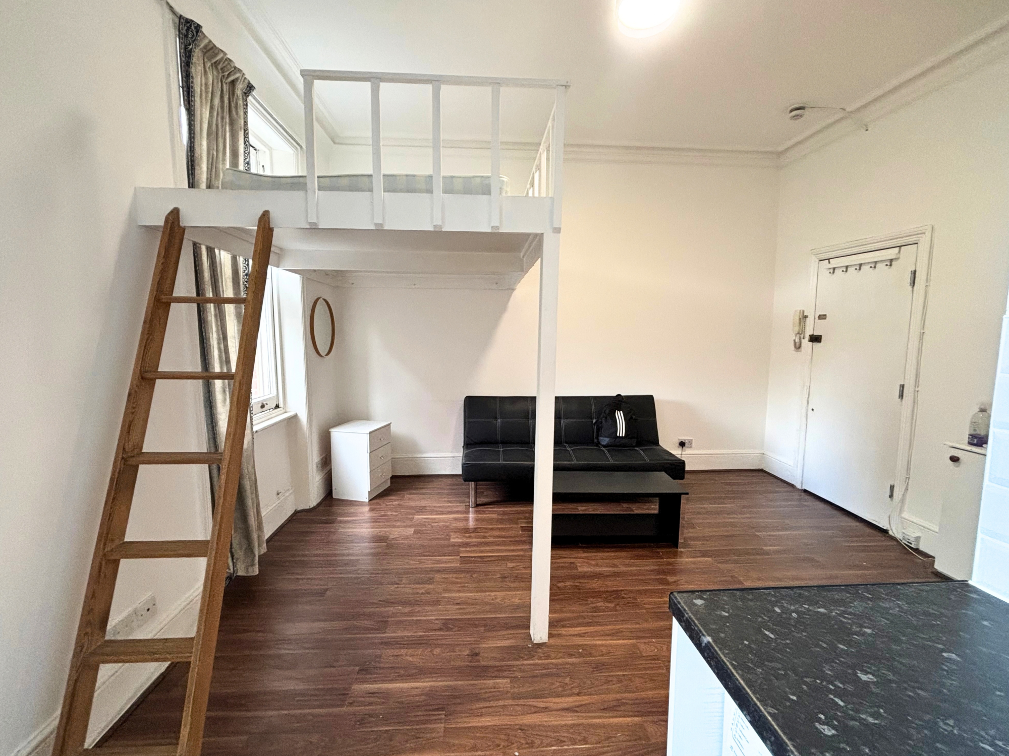 Flat Old Brompton Road in Greater London
