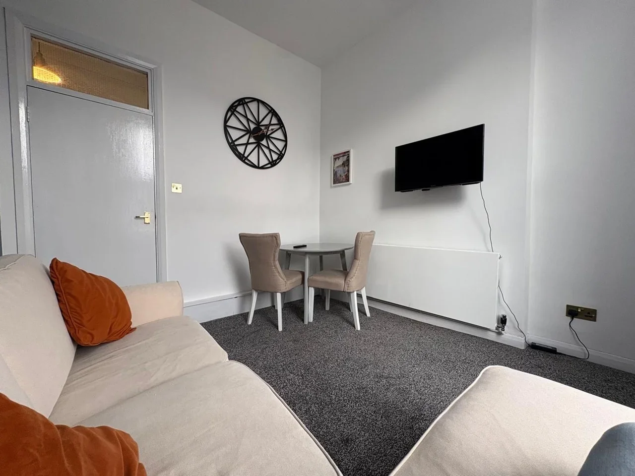 Flat Bevington Road in Greater London