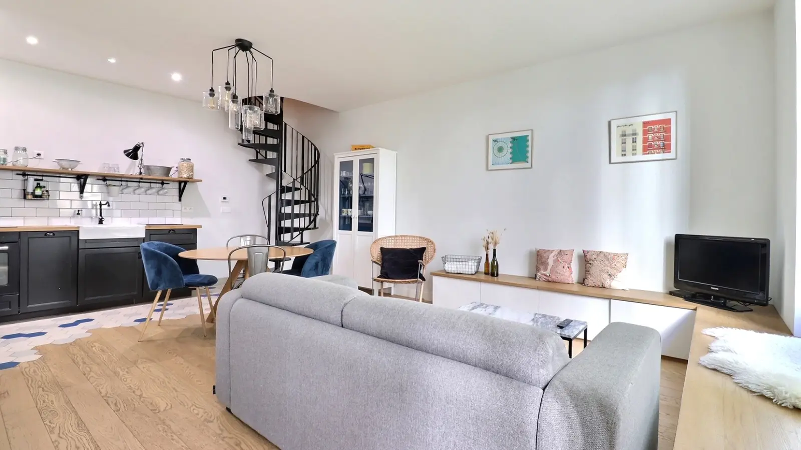Flat Rue Claude Pouillet in Paris