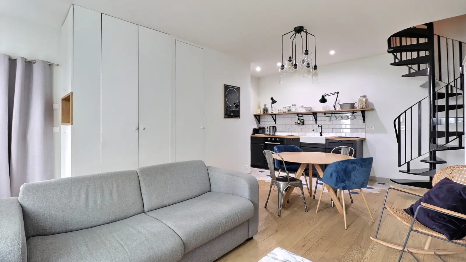 Flat Rue Claude Pouillet in Paris