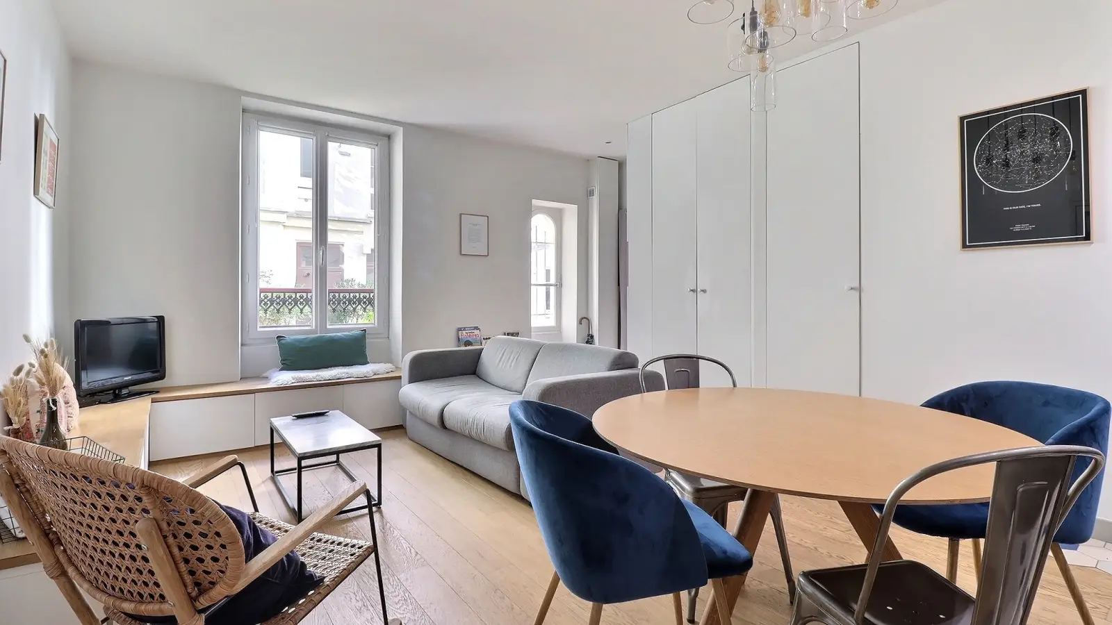Flat Rue Claude Pouillet in Paris