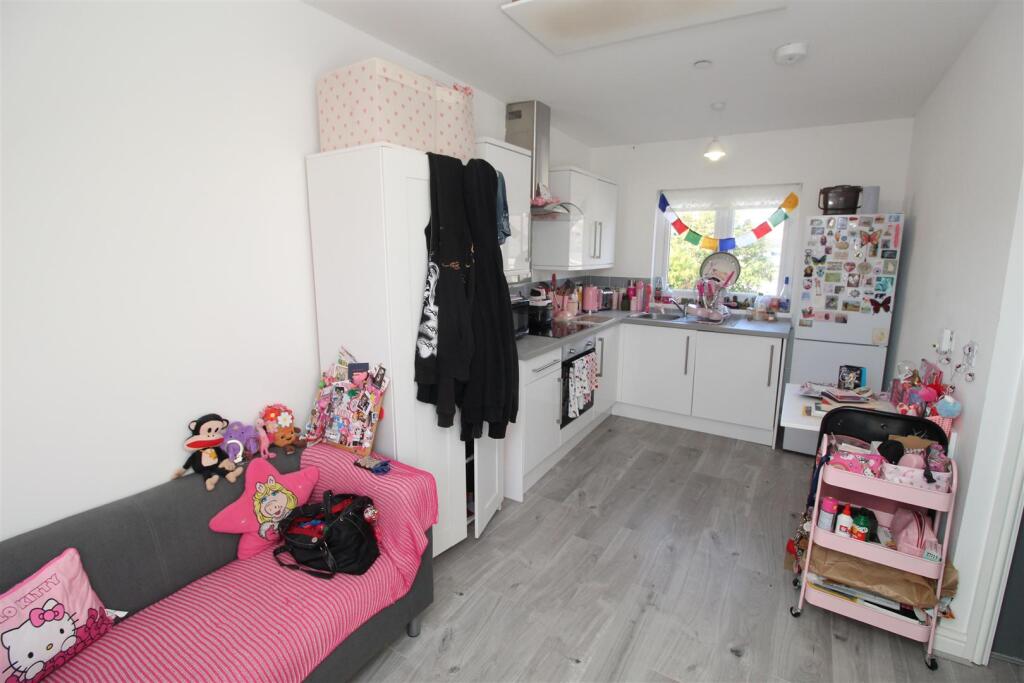 Flat Woodville Road in Cardiff