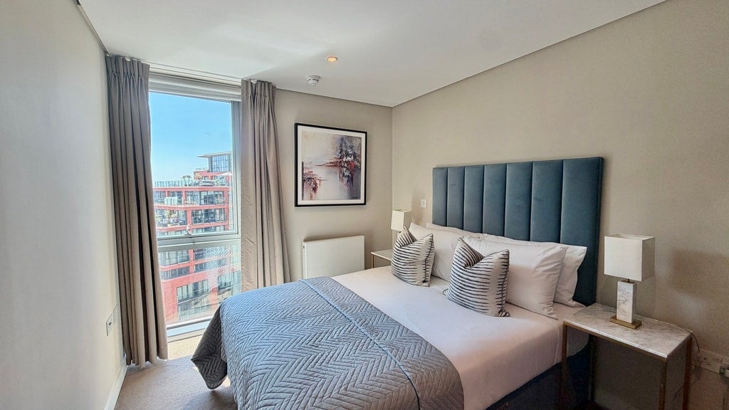 Flat Merchant Square in City of Westminster