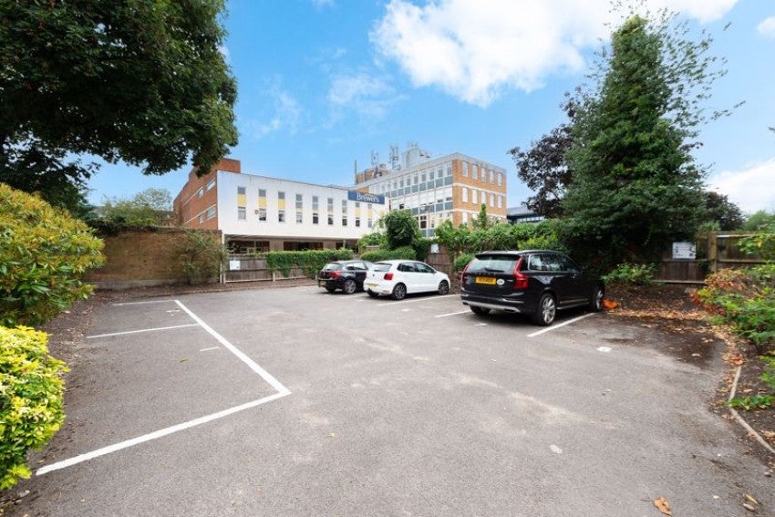 Flat Blyth Road in Greater London