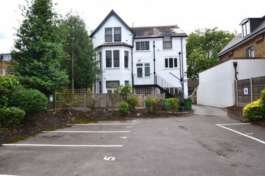 Flat Blyth Road in Greater London
