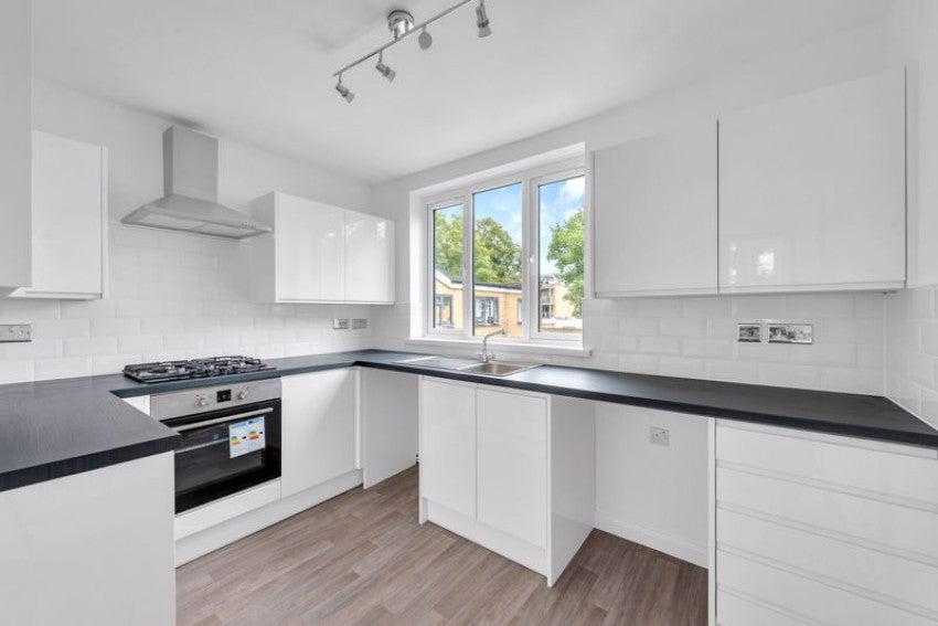 Flat Blyth Road in Greater London