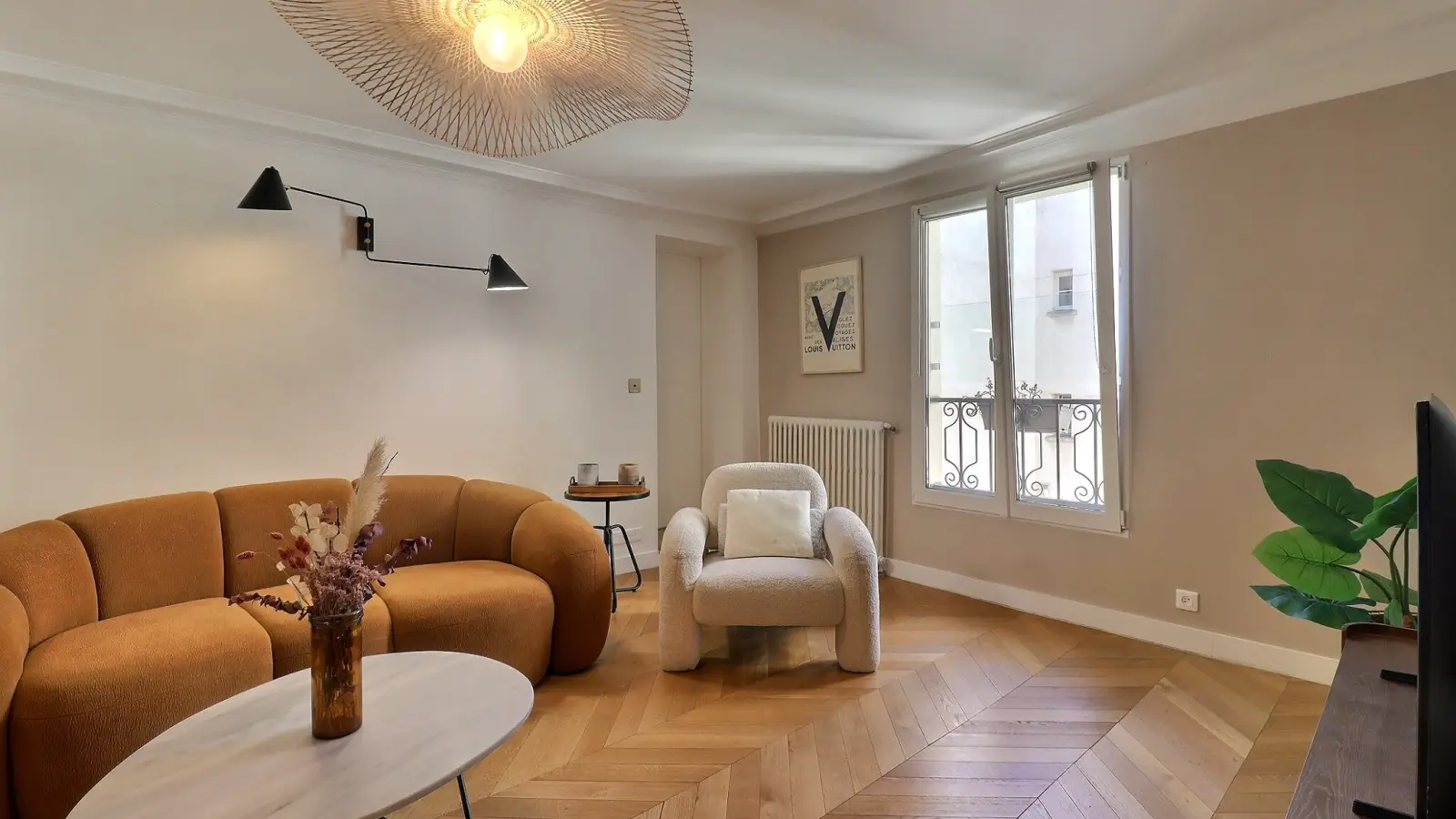 Flat Rue de Surène in Paris