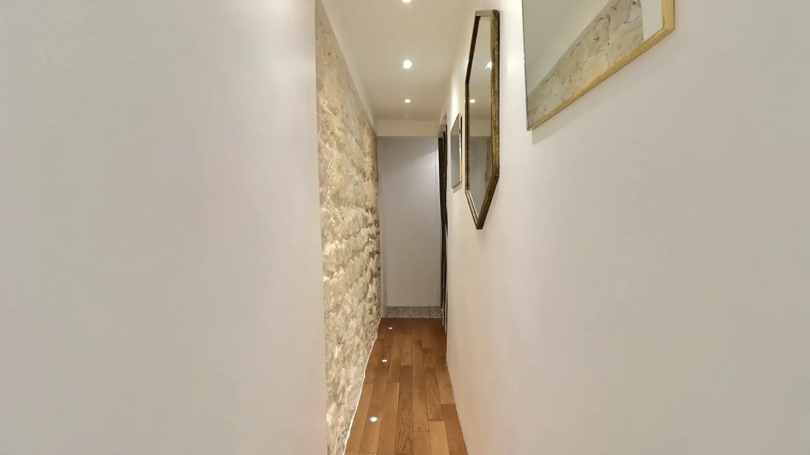 Flat Rue de Surène in Paris