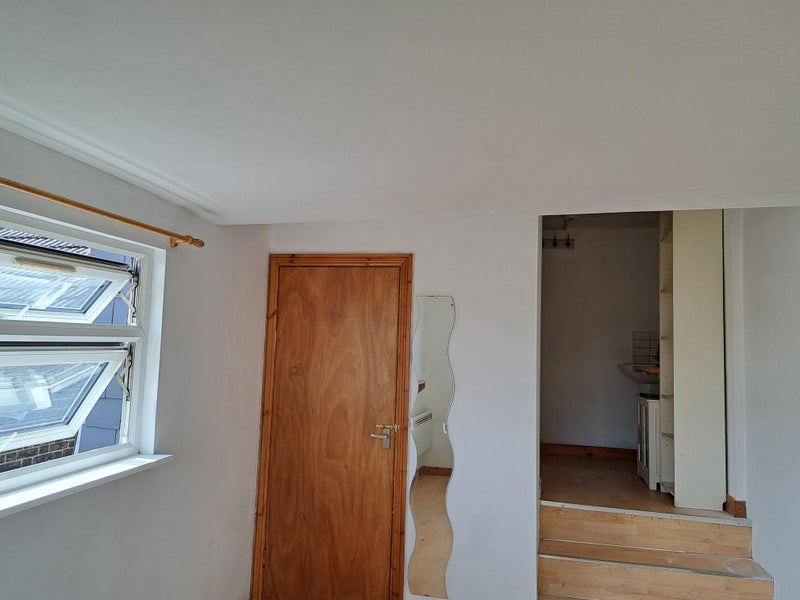 Room Northfield Avenue in Greater London