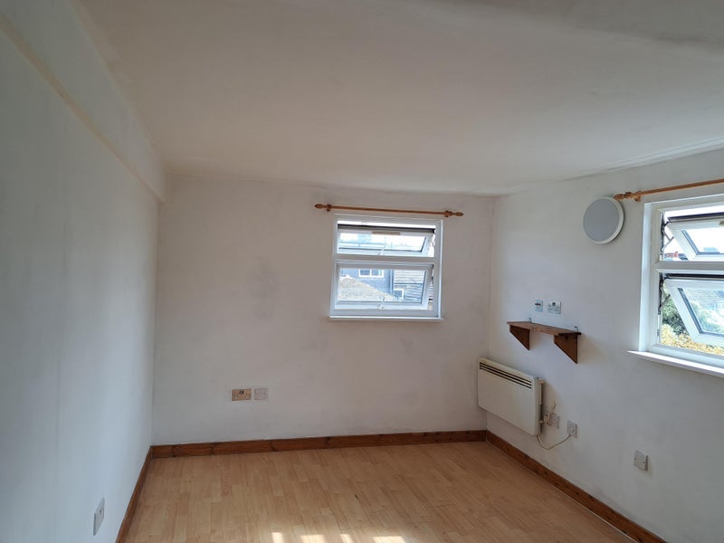 Room Northfield Avenue in Greater London