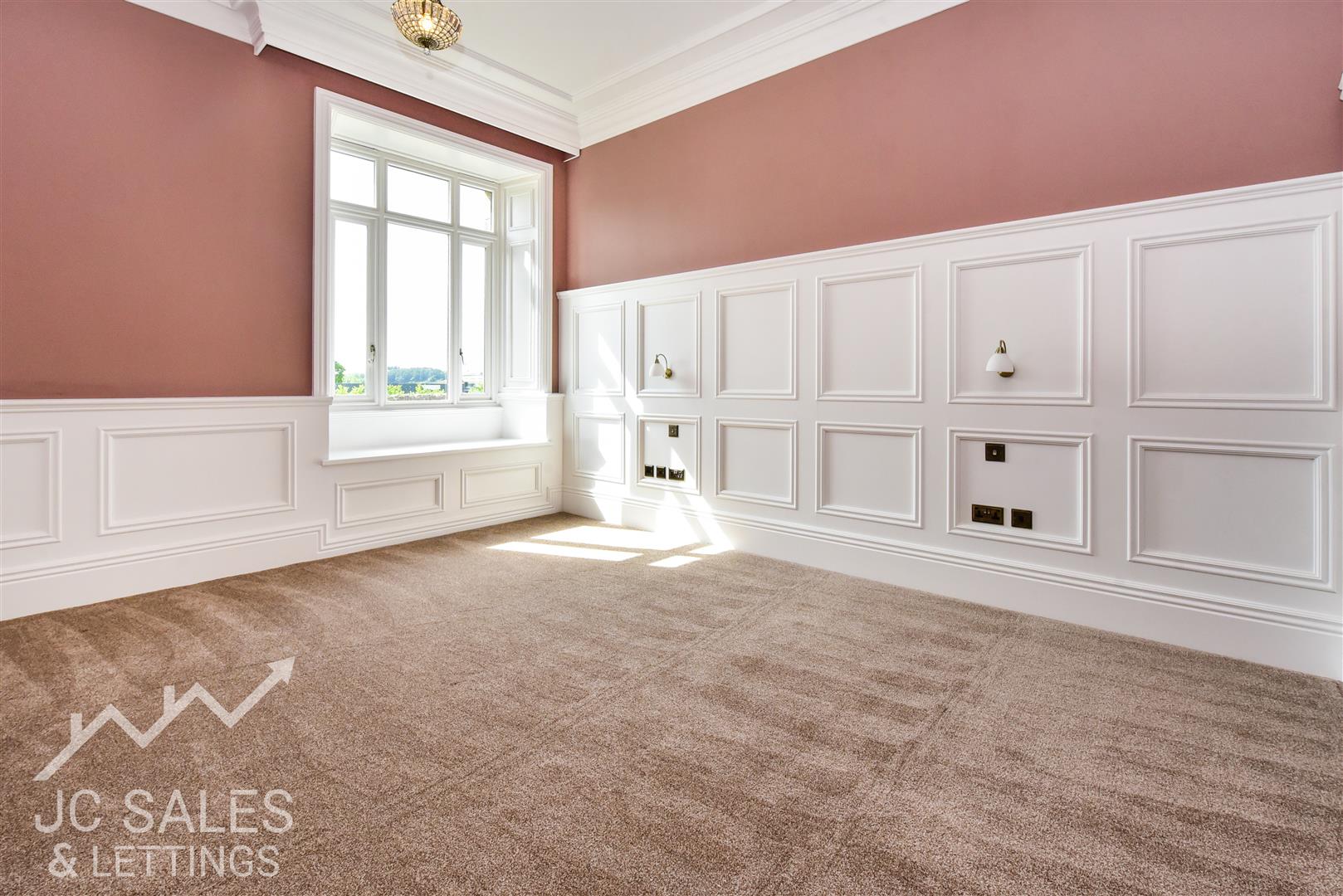 Flat Newington Causeway in London