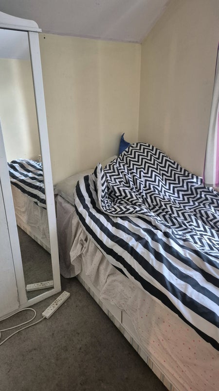 Room Oakfield Road in Bristol