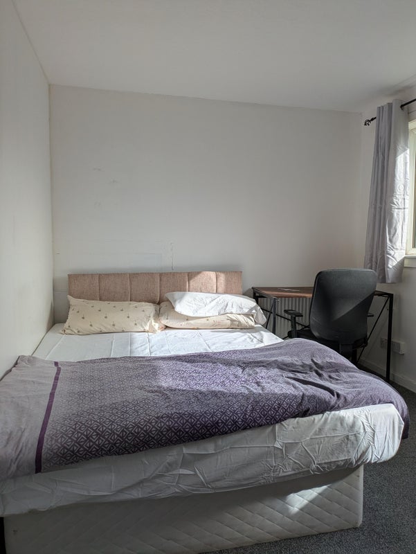 Room Calder Court in City of Edinburgh