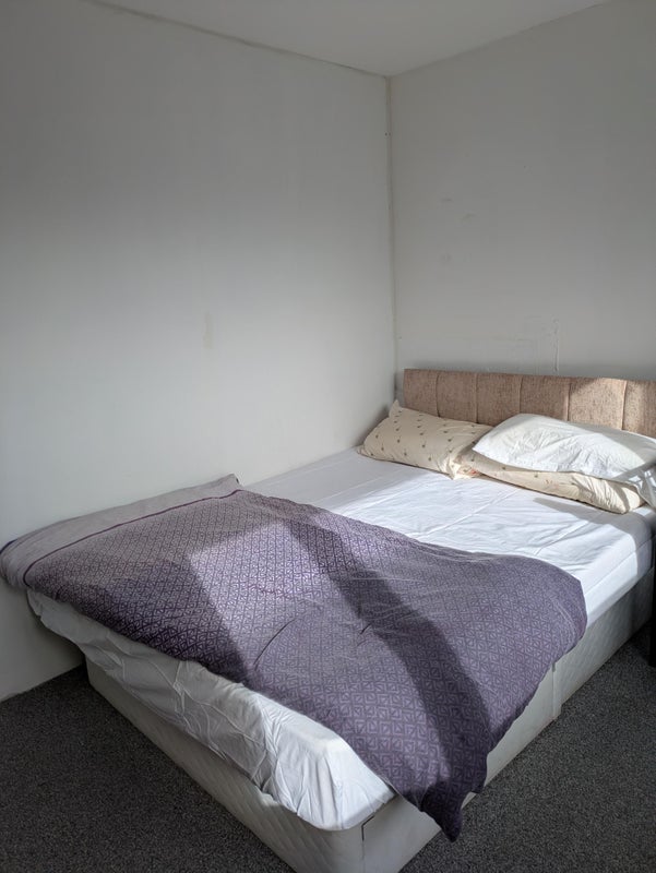 Room Calder Court in City of Edinburgh