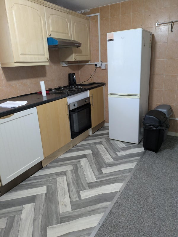 Room Calder Court in City of Edinburgh