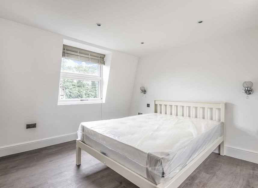 Flat Brayburne Avenue in Greater London